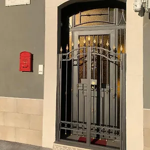 https://the-sun-house.taorminaitalyhotels.com